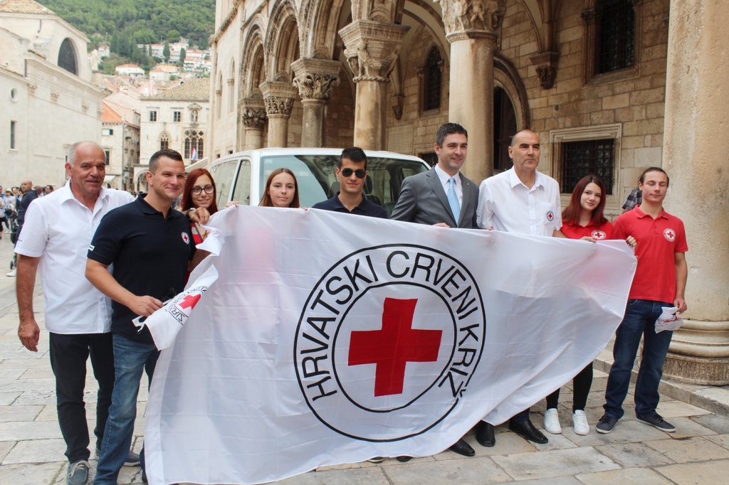 Gradskom društvu Crvenog križa Dubrovnik službeno uručeni ključevi novog kombija